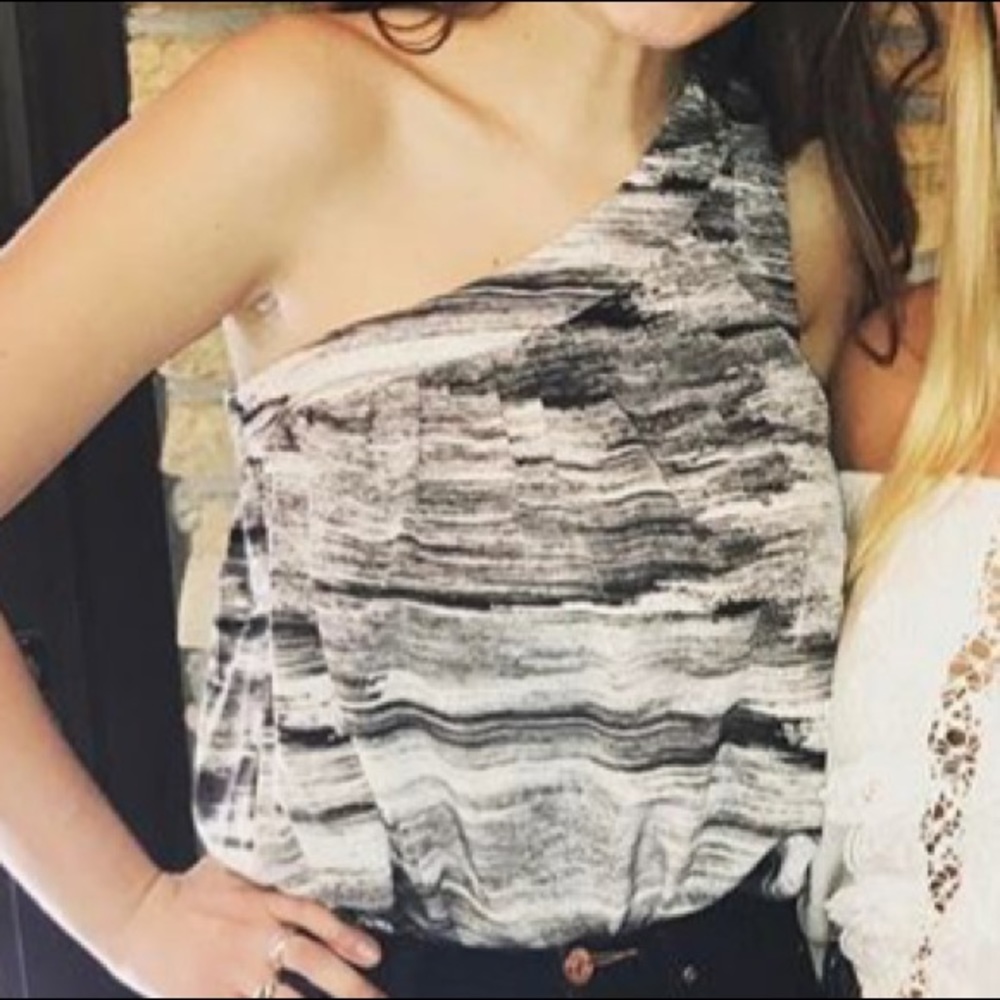 One sleeve black and white asymmetric blouse